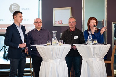 Cestování na internetu podle Skypicker a Čedok